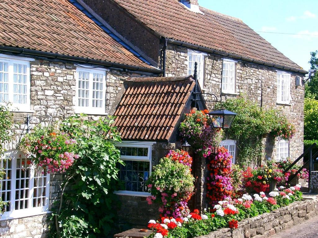The Carpenters Arms Hotel Pensford Exterior foto