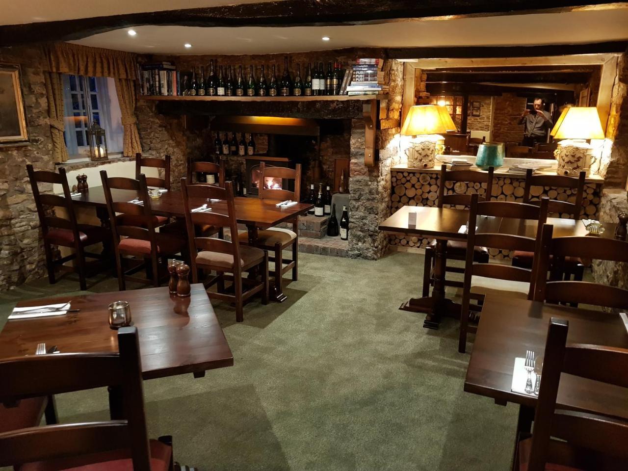 The Carpenters Arms Hotel Pensford Exterior foto